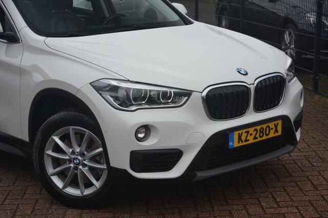 BMW X1 sDrive20i Centennial High Executive | Navigatie | HUD | Leer | Xenon | Stoelverwarming | NL auto!! | Nederlandse auto 124898 NAP dealeronderhouden zeer compleet nette auto