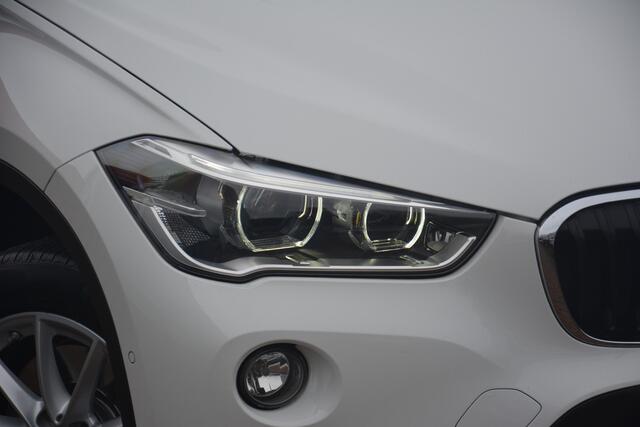 BMW X1 sDrive20i Centennial High Executive | Navigatie | HUD | Leer | Xenon | Stoelverwarming | NL auto!! | Nederlandse auto 124898 NAP dealeronderhouden zeer compleet nette auto