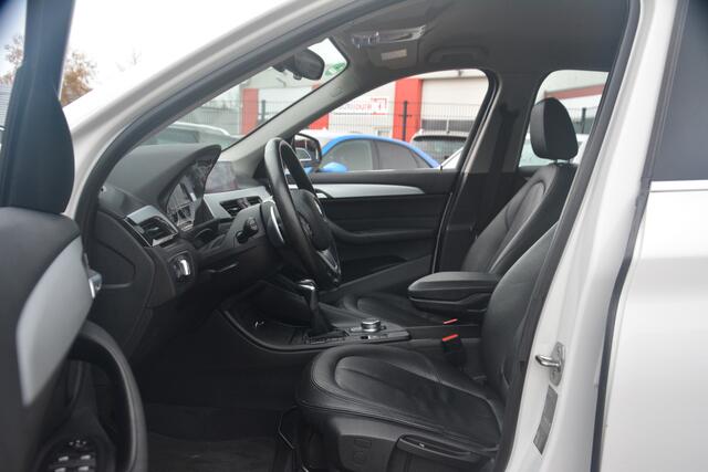 BMW X1 sDrive20i Centennial High Executive | Navigatie | HUD | Leer | Xenon | Stoelverwarming | NL auto!! | Nederlandse auto 124898 NAP dealeronderhouden zeer compleet nette auto