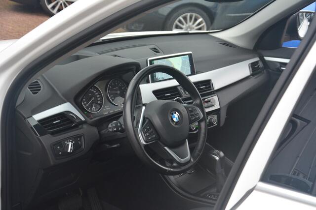 BMW X1 sDrive20i Centennial High Executive | Navigatie | HUD | Leer | Xenon | Stoelverwarming | NL auto!! | Nederlandse auto 124898 NAP dealeronderhouden zeer compleet nette auto