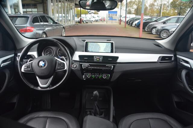 BMW X1 sDrive20i Centennial High Executive | Navigatie | HUD | Leer | Xenon | Stoelverwarming | NL auto!! | Nederlandse auto 124898 NAP dealeronderhouden zeer compleet nette auto