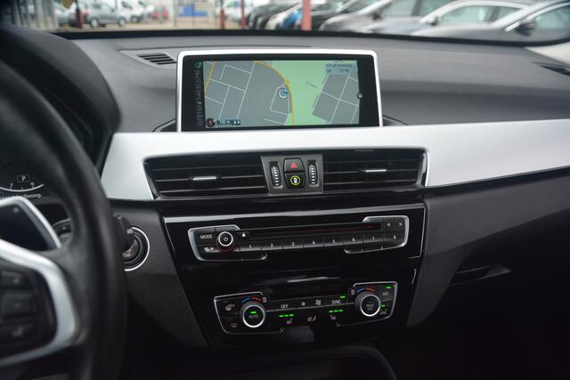 BMW X1 sDrive20i Centennial High Executive | Navigatie | HUD | Leer | Xenon | Stoelverwarming | NL auto!! | Nederlandse auto 124898 NAP dealeronderhouden zeer compleet nette auto