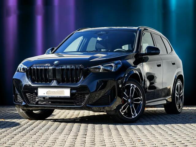BMW X1 sDrive18iA M-SPORT ** ADAPT. LED, NAVI+, PANORAMA, TREKH, 19-inch LMV, M-REMMEN ** 1e EIG - Ex BMW-AG - UNFALLFREI ** ** INFORMEER OOK NAAR ONZE AANTREKKELIJKE FINANCIAL-LEASE TARIEVEN **