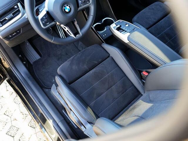 BMW X1 sDrive18iA M-SPORT ** ADAPT. LED, NAVI+, PANORAMA, TREKH, 19-inch LMV, M-REMMEN ** 1e EIG - Ex BMW-AG - UNFALLFREI ** ** INFORMEER OOK NAAR ONZE AANTREKKELIJKE FINANCIAL-LEASE TARIEVEN **