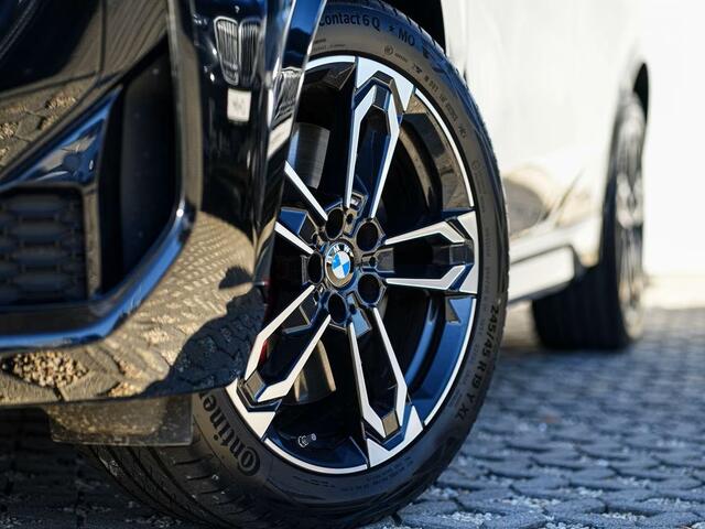 BMW X1 sDrive18iA M-SPORT ** ADAPT. LED, NAVI+, PANORAMA, TREKH, 19-inch LMV, M-REMMEN ** 1e EIG - Ex BMW-AG - UNFALLFREI ** ** INFORMEER OOK NAAR ONZE AANTREKKELIJKE FINANCIAL-LEASE TARIEVEN **