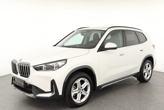 BMW X1 sDrive18iA xLine ** ADAPT. LED, LEDER, PANORAMA, TREKH, ADAPT. CRUISE, ACT. SPORTST ** 1e EIG - Ex BMW-AG - UNFALLFREI ** ** INFORMEER OOK NAAR ONZE AANTREKKELIJKE FINANCIAL-LEASE TARIEVEN **