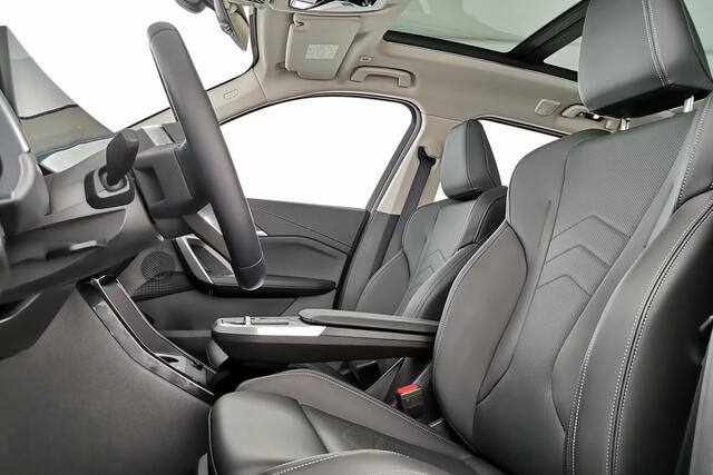 BMW X1 sDrive18iA xLine ** ADAPT. LED, LEDER, PANORAMA, TREKH, ADAPT. CRUISE, ACT. SPORTST ** 1e EIG - Ex BMW-AG - UNFALLFREI ** ** INFORMEER OOK NAAR ONZE AANTREKKELIJKE FINANCIAL-LEASE TARIEVEN **