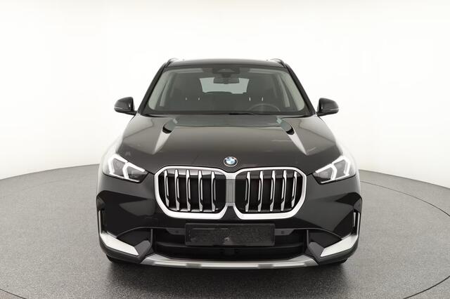 BMW X1 sDrive18iA xLine ** ADAPT. LED, LEDER, PANORAMA, TREKH, ADAPT. CRUISE, ACT. SPORTST ** 1e EIG - Ex BMW-AG - UNFALLFREI ** ** INFORMEER OOK NAAR ONZE AANTREKKELIJKE FINANCIAL-LEASE TARIEVEN **