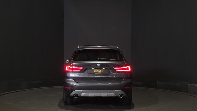 BMW X1 xDrive20i Executive | Panorama | Hud | Sfeer | Camera