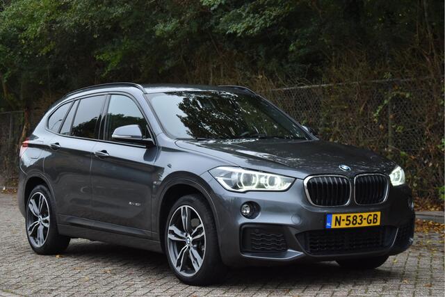 BMW X1 xDrive20i High Executive 4x4 M-Sport | Sportstoelen | Camera | Afn.haak | Keyless | Sfeerverl. | Navi | Full LED | 19" velgen