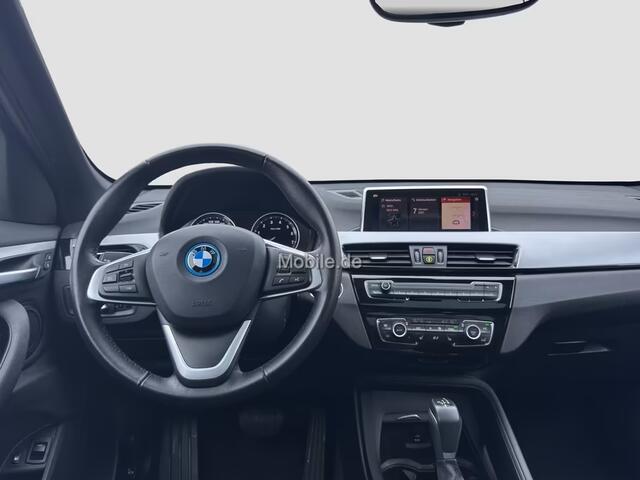 BMW X1 xDrive25e SPORTLINE ** LED, NAVI+, PANORAMA, KEYLESS, CAMERA, SPIEGEL, SPORTST, PRIVACY ** 1e EIG - UNFALLFREI ** ** INFORMEER OOK NAAR ONZE AANTREKKELIJKE FINANCIAL-LEASE TARIEVEN **