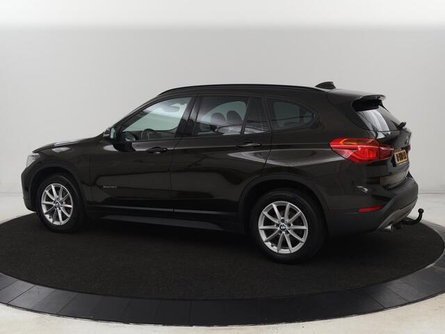 BMW X1 sDrive18d | Leder | Stoelverwarming | Trekhaak | Camera | Navigatie | Climate control | Cruise control | Bluetooth