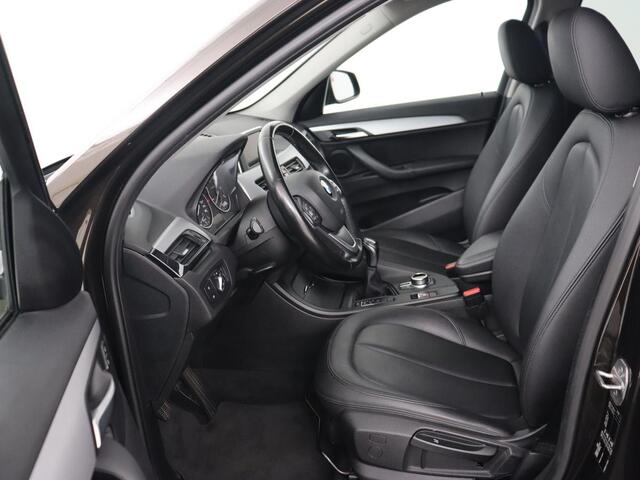 BMW X1 sDrive18d | Leder | Stoelverwarming | Trekhaak | Camera | Navigatie | Climate control | Cruise control | Bluetooth