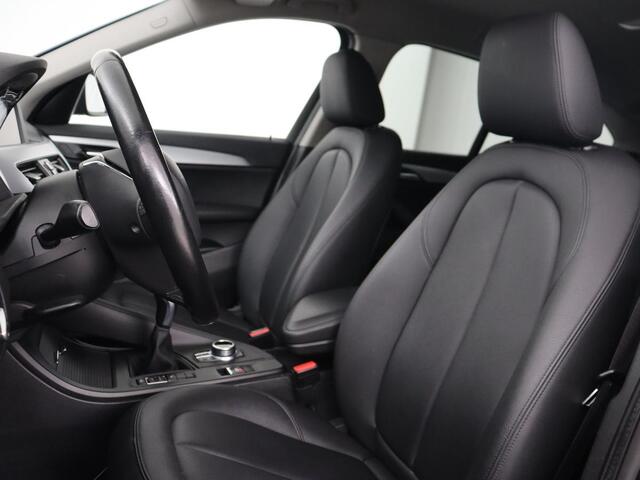 BMW X1 sDrive18d | Leder | Stoelverwarming | Trekhaak | Camera | Navigatie | Climate control | Cruise control | Bluetooth