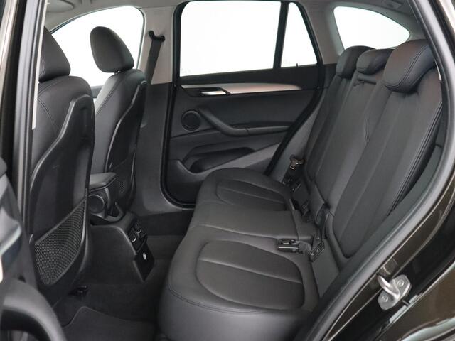 BMW X1 sDrive18d | Leder | Stoelverwarming | Trekhaak | Camera | Navigatie | Climate control | Cruise control | Bluetooth