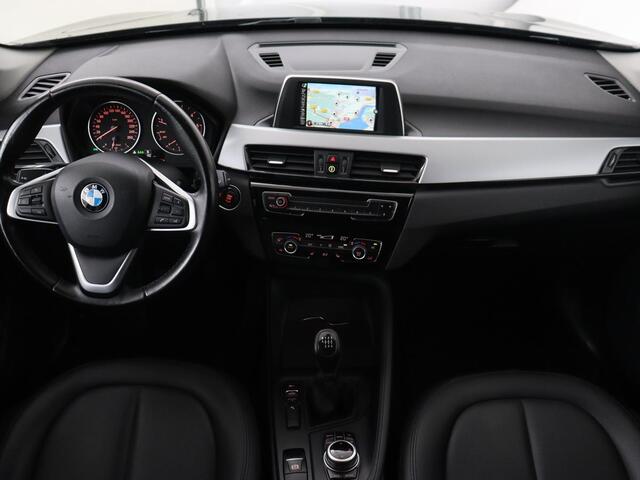 BMW X1 sDrive18d | Leder | Stoelverwarming | Trekhaak | Camera | Navigatie | Climate control | Cruise control | Bluetooth
