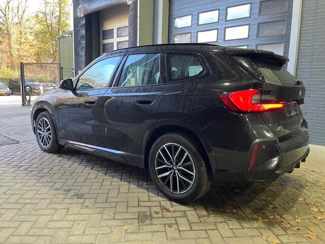 BMW X1 xDrive25e M-Sport | Shadow Line | Stoelverwarming | Antraciet Hemelbekleding | Camera | 18 Inch