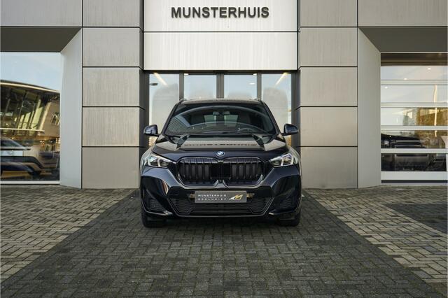BMW X1 xDrive23i | Head-up display | Voorstoelen verwarmd | Schuif/Kantel dak |