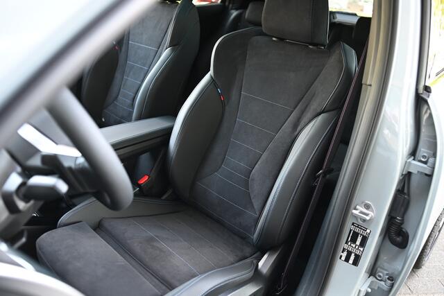 BMW X2 sDrive20i High Executive M Sport Automaat / Panoramadak / Trekhaak / Sportstoelen / M Adaptief onderstel / Comfort Access / Adaptieve LED / Parking Assistant Plus / Head-Up