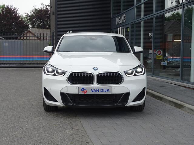 BMW X2 xDrive25e Exe. M-Sportpakket Sportstoelen Ada. LED Navigatie Extra-Getintglas Park-Ass. 19''LM Velgen