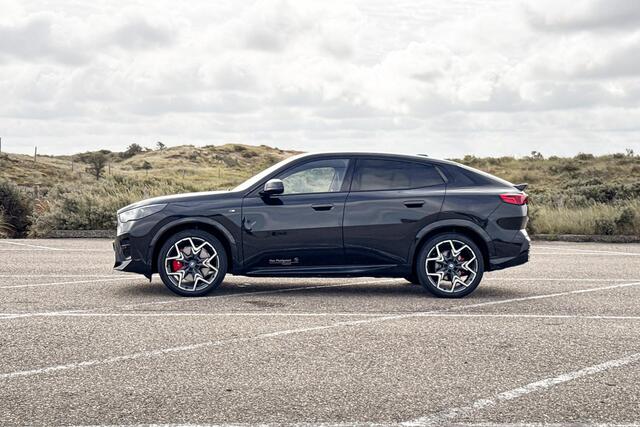 BMW X2 iX2 xDrive30 67 kWh | M Sport | Harman Kardon | Glazen Panoramadak | Stoelverwarming | Trekhaak |