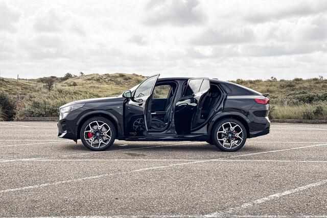 BMW X2 iX2 xDrive30 67 kWh | M Sport | Harman Kardon | Glazen Panoramadak | Stoelverwarming | Trekhaak |