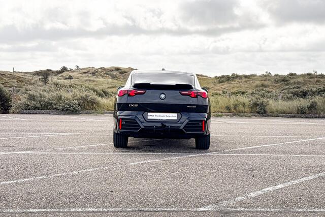 BMW X2 iX2 xDrive30 67 kWh | M Sport | Harman Kardon | Glazen Panoramadak | Stoelverwarming | Trekhaak |