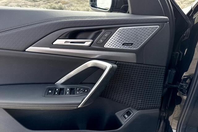 BMW X2 iX2 xDrive30 67 kWh | M Sport | Harman Kardon | Glazen Panoramadak | Stoelverwarming | Trekhaak |