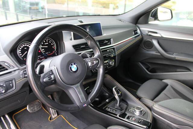 BMW X2 sDrive20i Automaat / Sportstoelen / Adaptieve LED / M Sportonderstel / Park Assistant / Stoelverwarming