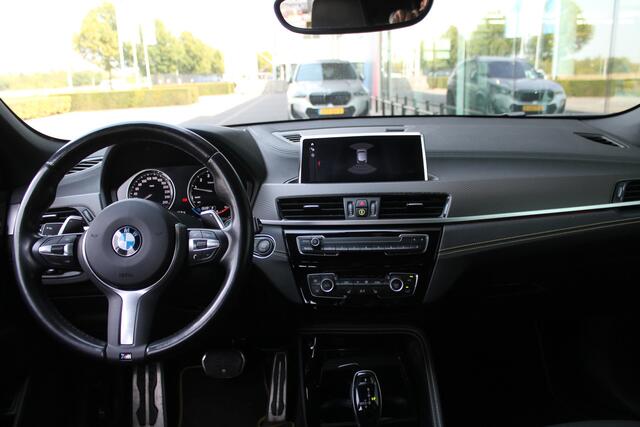 BMW X2 sDrive20i Automaat / Sportstoelen / Adaptieve LED / M Sportonderstel / Park Assistant / Stoelverwarming