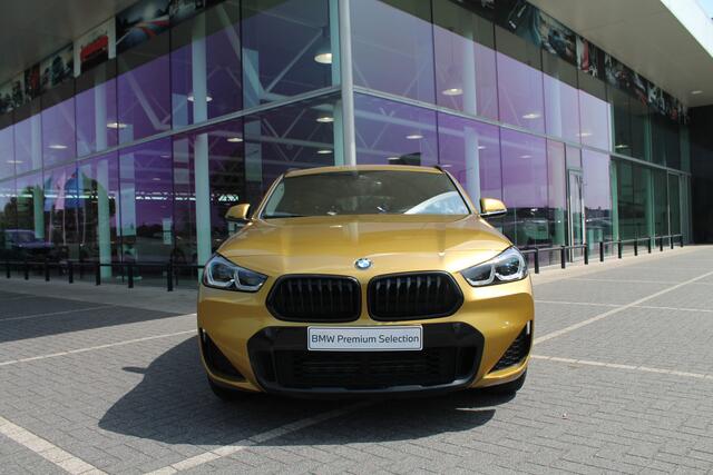 BMW X2 sDrive20i Automaat / Sportstoelen / Adaptieve LED / M Sportonderstel / Park Assistant / Stoelverwarming