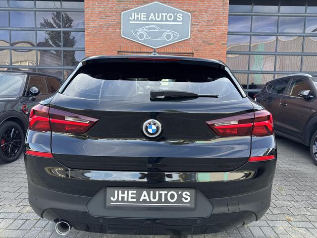 BMW X2 sDrive18i Executive | Stoelverwarming | Sportstoel | Elektrische Achterklep en meer!