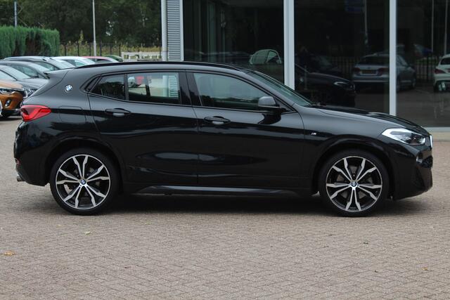 BMW X2 sDrive20i High Exe. M Sport / Camera / Leder / Head-up / 20'' / Navi. Proff / Stoelverwarming / DAB