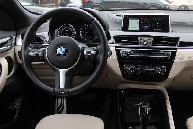 BMW X2 sDrive20i High Exe. M Sport / Camera / Leder / Head-up / 20'' / Navi. Proff / Stoelverwarming / DAB