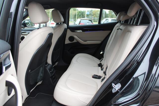 BMW X2 sDrive20i High Exe. M Sport / Camera / Leder / Head-up / 20'' / Navi. Proff / Stoelverwarming / DAB