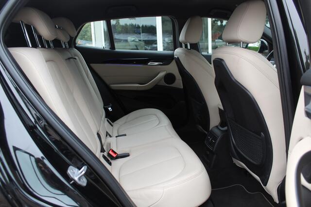 BMW X2 sDrive20i High Exe. M Sport / Camera / Leder / Head-up / 20'' / Navi. Proff / Stoelverwarming / DAB
