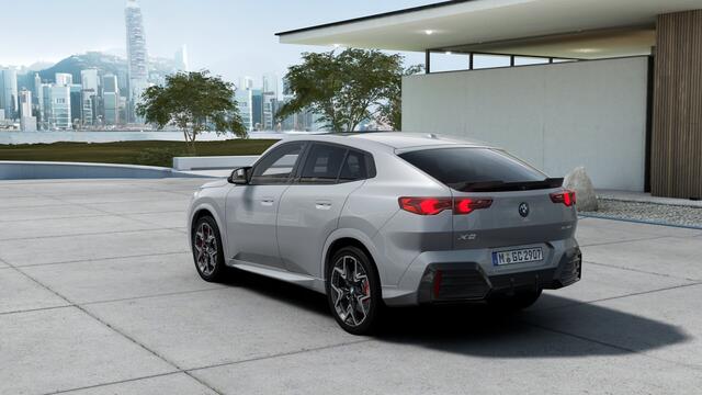 BMW X2 sDrive20i High Executive M Sport Automaat / Panoramadak / Sportstoelen / Adaptieve LED / M Adaptief onderstel / Parking Assistant Plus / Head-Up / Comfort Access