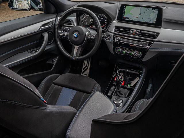 BMW X2 sDrive20i High Exe M-Sport ORG NL PANO HUD ELEK SCHAALSTOEL CAMERA 19 INCH BOMVOL!!