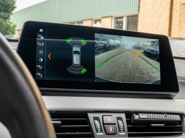 BMW X2 sDrive20i High Exe M-Sport ORG NL PANO HUD ELEK SCHAALSTOEL CAMERA 19 INCH BOMVOL!!