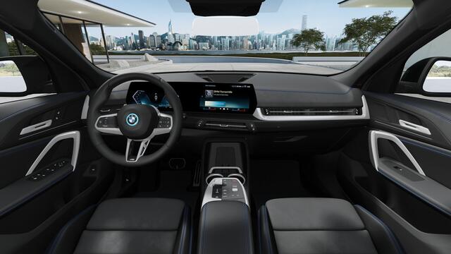 BMW X2 iX2 eDrive20 M Sport / Sportstoelen / Achteruitrijcamera / M Adaptief onderstel / Comfort Access / Adaptieve LED / Parking Assistant