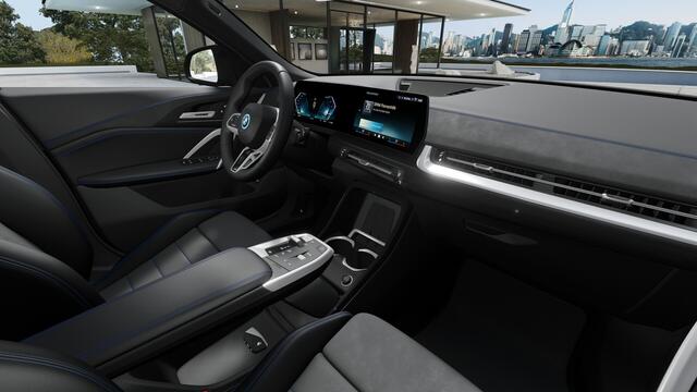 BMW X2 iX2 eDrive20 M Sport / Sportstoelen / Achteruitrijcamera / M Adaptief onderstel / Comfort Access / Adaptieve LED / Parking Assistant