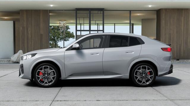 BMW X2 sDrive20i High Executive M Sport Automaat / Panoramadak / Trekhaak / Sportstoelen / Parking Assistant Plus / Head-Up / Comfort Access / M Adaptief onderstel