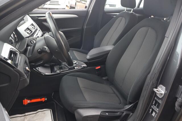 BMW X2 sDrive18i NL-Auto!! PDC I Led verlichting I Nav.