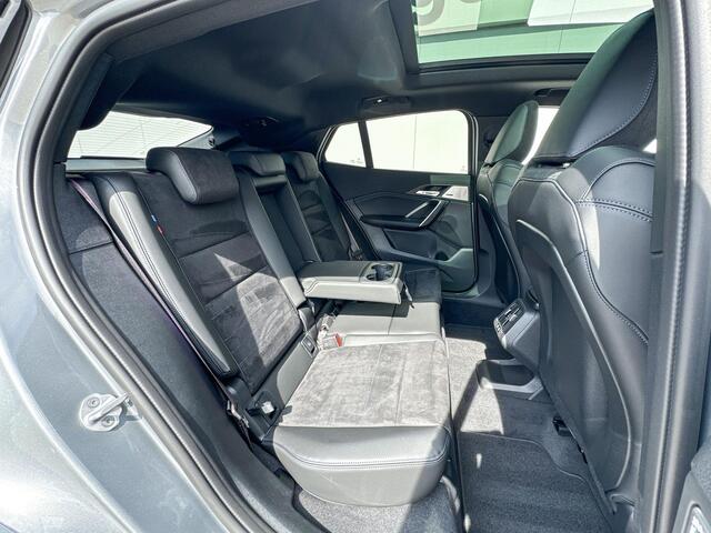 BMW X2 sDrive20i | M Sport | M Sport Pro | Innovation Pack | Comfort Pack Glazen Panoramadak | Trekhaak