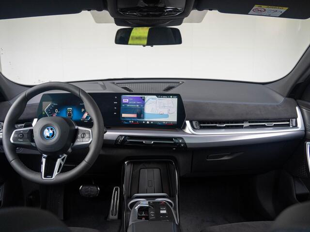 BMW X2 iX2 eDrive20 | M Sportpakket Pro | Innovation Pack | Verwarmd Stuurwiel | Harman-Kardon | Comfort Access | Panoramadak | Stoelverwarming | Head-Up Display | Trekhaak