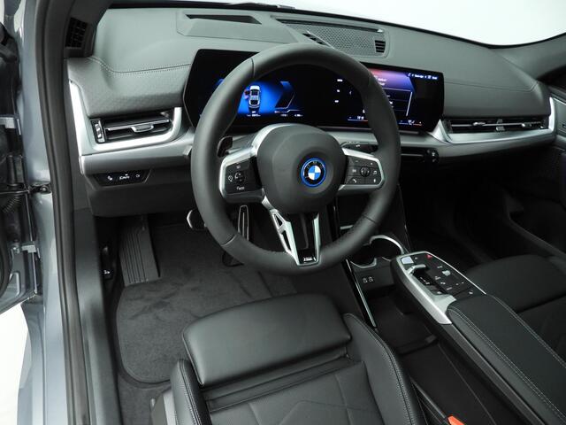 BMW X2 iX2 eDrive20 M-Sportpakket / Trekhaak / Panoramadak / Harman-Kardon / Getint glas / Alu wielen 19 inch