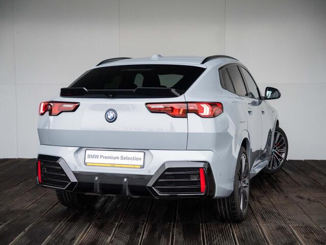 BMW X2 iX2 eDrive20 M Sportpakket Pro | Stuurwielrand verwarmd | Comfort Acces | Harman Kardon
