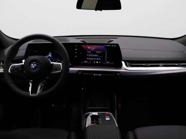 BMW X2 iX2 eDrive20 M Sport Edition | M Sportpakket Pro | Innovation Pack | Comfort Pack | M Adaptief onderstel | Panoramadak | Elektrisch Verstelbare Sportstoelen | Head-Up Display | Harman Kardon | 19''