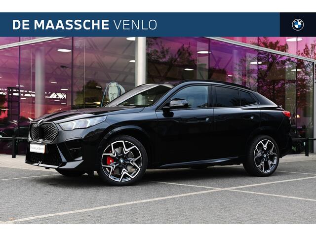 BMW X2 iX2 eDrive20 M Sport / Panoramadak / Trekhaak / Sportstoelen / Comfort Access / M Adaptief onderstel / Adaptieve LED / Parking Assistant Plus