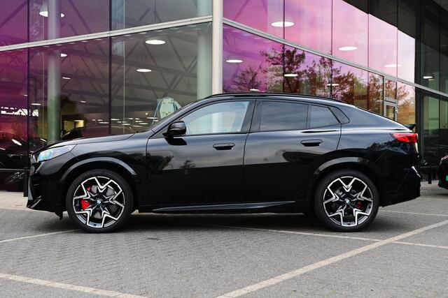BMW X2 iX2 eDrive20 M Sport / Panoramadak / Trekhaak / Sportstoelen / Comfort Access / M Adaptief onderstel / Adaptieve LED / Parking Assistant Plus